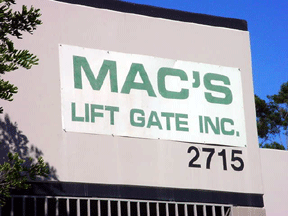 mac's pl50 wheelchair elevator lift